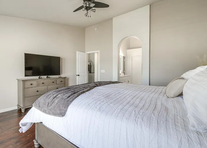 < 1 Mi To Talking Stick Amp! Family Escape W/ Pool Ferienhaus Phoenix